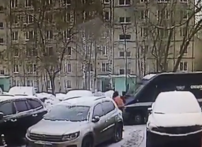 Бандиты-«дворники» устроили перестрелку с инкассаторами (Видео).