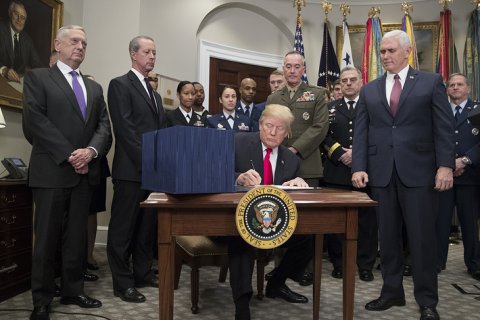 В США утвердили антикитайский военный бюджет — 716 млрд долларов