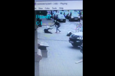 СМИ опубликовали видеозапись момента убийства экс-депутата Госдумы Дениса Вороненкова