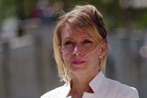 В Севастополе дочку Захаровой укусила собака, ребенка эвакуировали самолетом МЧС в Москву