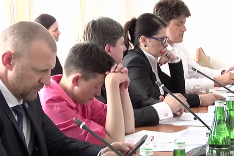 Савченко заснула на заседании в Верховной Раде