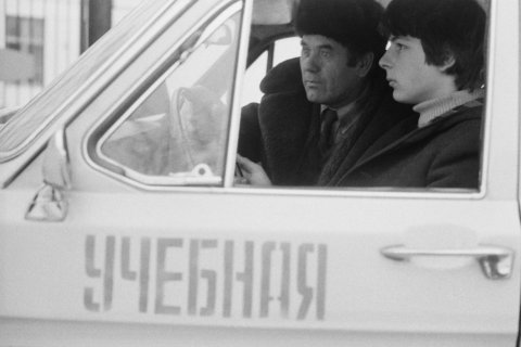 Автошколы предложили выдавать водителям-новичкам временные права