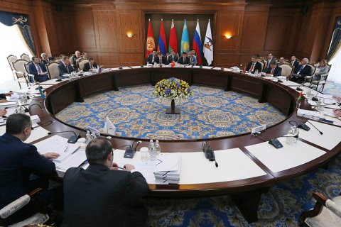 Медведев пригрозил повышением цен на газ за выход из ЕАЭС
