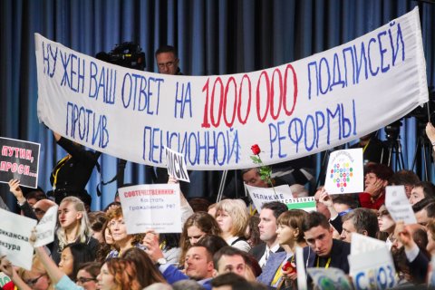 «Вера в то, что помощь придет, как только Путин, наконец, обо всем узнает — это один из столпов его поддержки среди населения». Мировые СМИ о пресс-конференции Путина