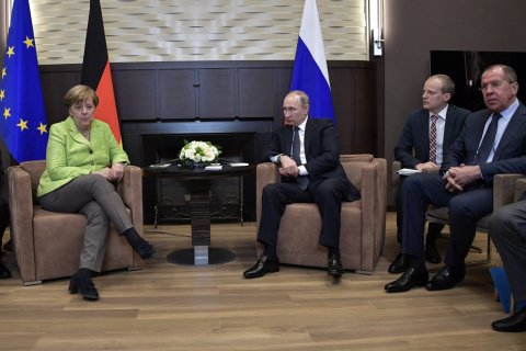 Встреча Меркель и Путина. Полное несовпадение. Подробности