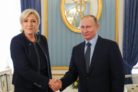 Путин принял Ле Пен в Кремле и обещал не вмешиваться в выборы во Франции
