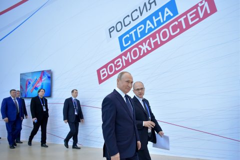 Путин тайно присвоил Кириенко звание Героя России. За что?