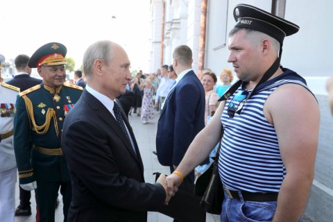 Путин пообещал передать флоту 26 кораблей и катеров в 2018 году. Через 3 дня выяснилось — не передадут