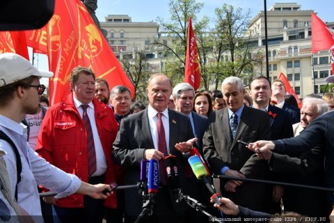 В день 200-летнего юбилея Карла Маркса коммунисты возложили цветы к его памятнику