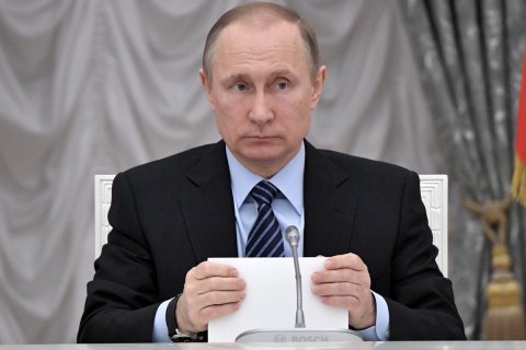Путин потребовал избавить пациентов поликлиник от очередей и хамства