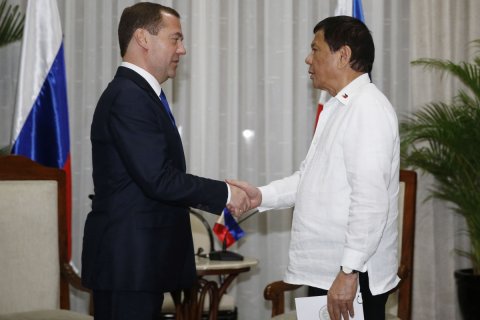 Президент Филиппин попросил военных пристрелить его, если он превысит срок своих полномочий