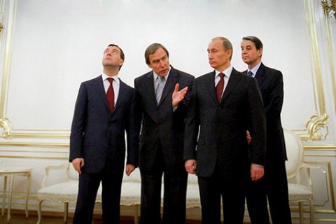 Путин наградил Ролдугина и олигархов орденами