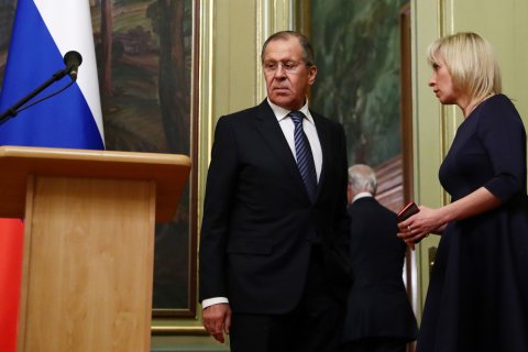 Захарова: Запад хочет разобщить и разорить российское общество
