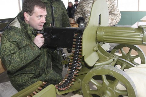 Медведев за год заработал около 8,5 млн рублей