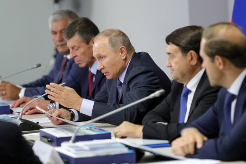 Путин дал отсрочку регионам по выплате долгов. Откуда эти долги взялись?