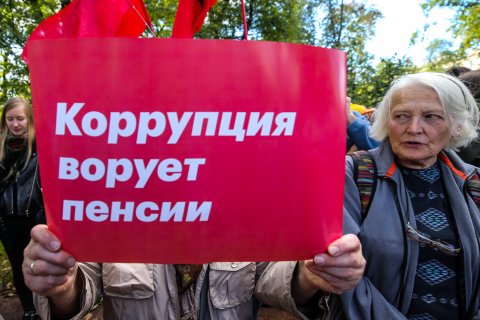 Правительство заберет у россиян в 2019 году 800 млрд рублей
