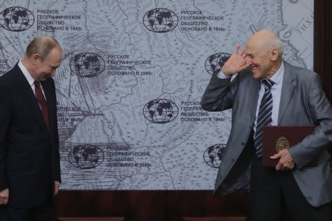 Путин приказал нарисовать «правильный» атлас мира