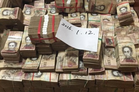 Роснефть вывезла из Венесуэлы миллиарды бесполезных наличных боливаров (Видео)