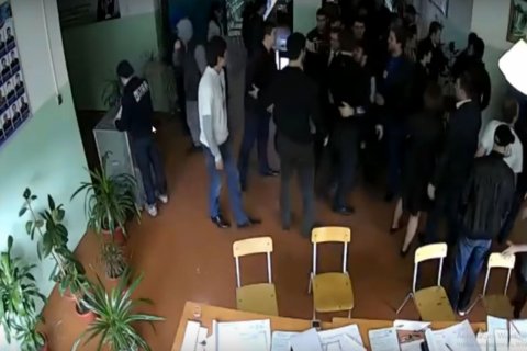 Вброс бюллетеней и избиение наблюдателей в Дагестане зафиксировала камера видеонаблюдения