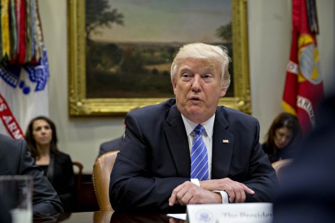 Bloomberg: российским СМИ запретили хвалить Трампа