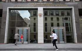 Сенаторы отвергли законопроект, приравнивающий доходы депутатов к средним по РФ: Их работа «обусловлена природой деятельности парламентариев»